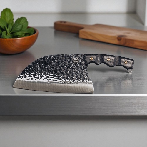 Angus & Oink Serbian Cleaver – stoer BBQ hakmes van 9CR18MOV staal met supergrip-handgreep, ideaal voor vlees, kip en groenten.